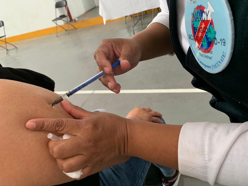En 23 municipios mexiquenses aplicaran vacuna de refuerzo contra Covid-19  para adultos de 50 a 59 años | Eje19